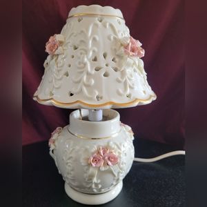 Vintage Cottage Shabby Chic Cracker Barrel porcelain lamp with pink roses & 10k